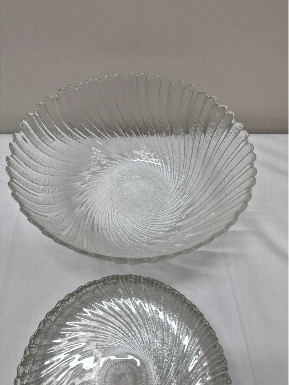 Vintage Arcoroc Seabreeze Glass Swirl Pattern Serving Bowl and 4 Plate Set J14